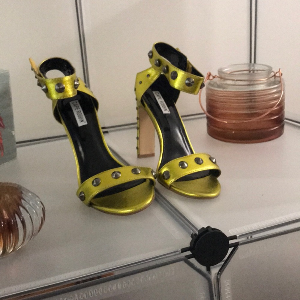 💙lovely Cape Robbin open toe pumps